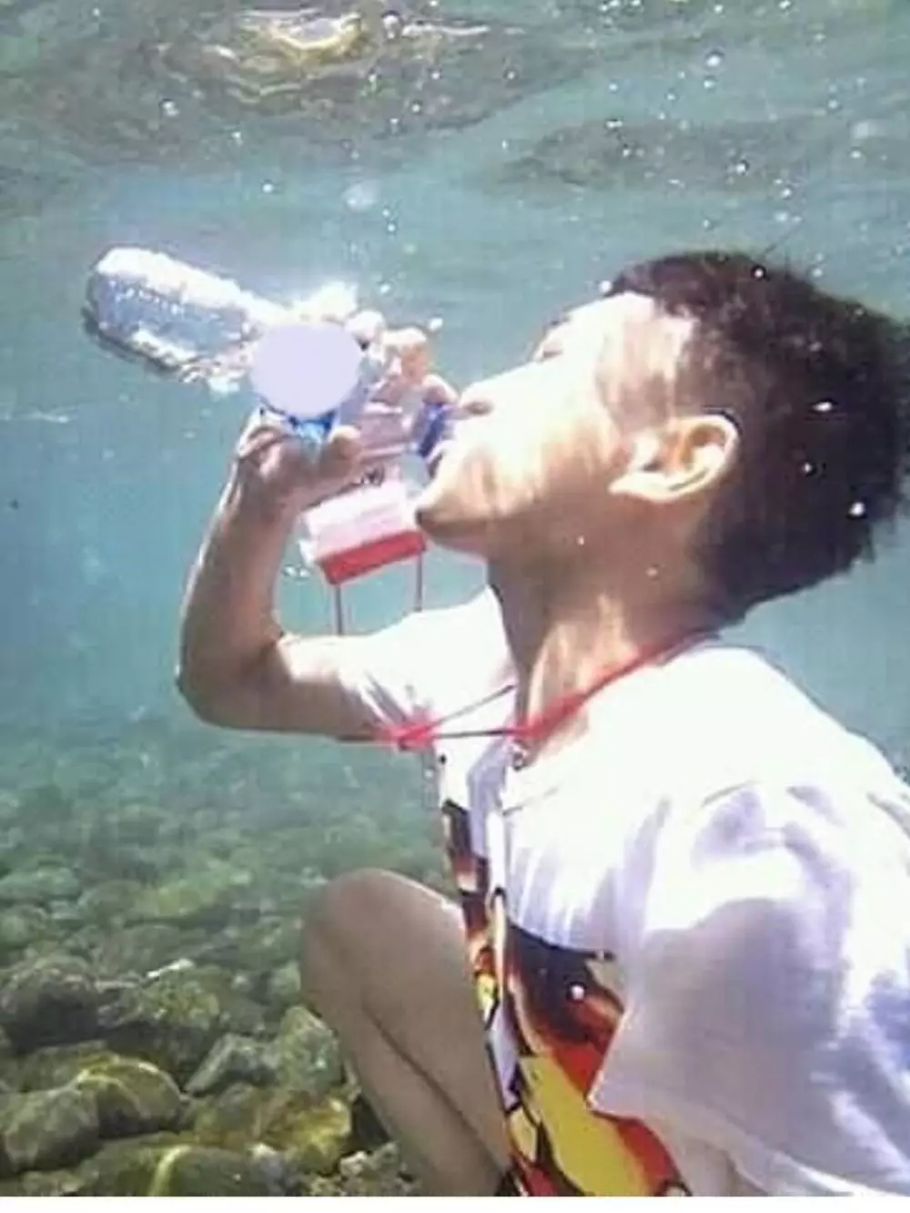 cara minum nyeleneh © Instagram cara minum nyeleneh © Instagram