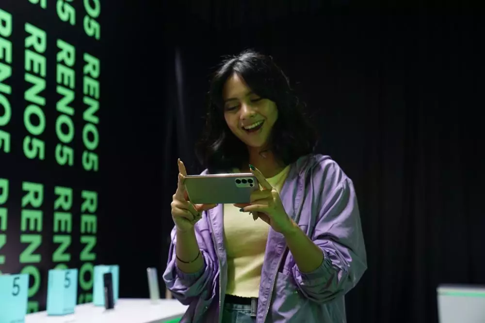 Reno5launch istimewa