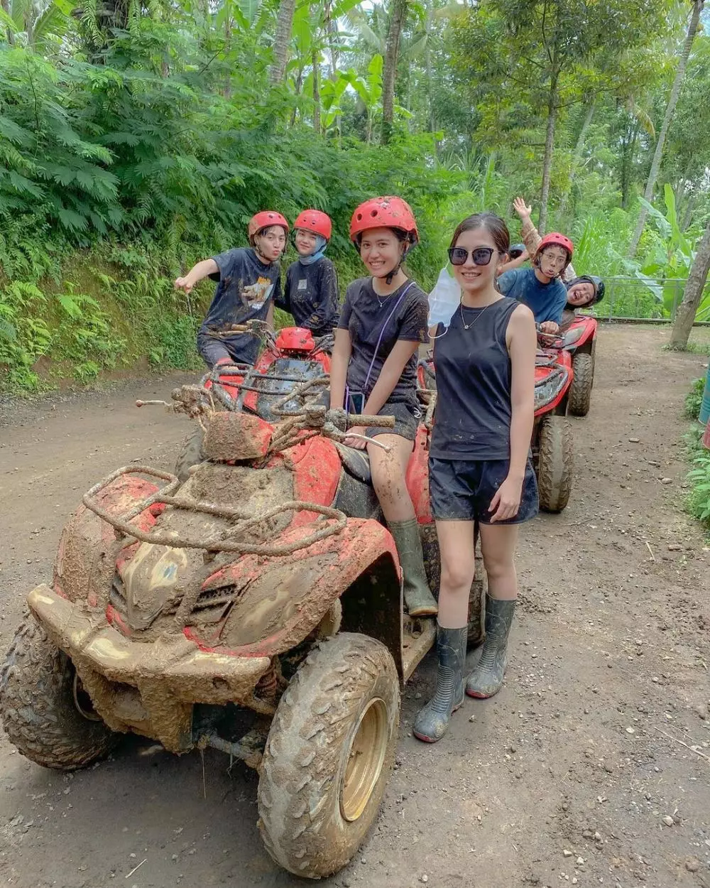 kedekatan putri delina dan keluarga jeffry © Instagram