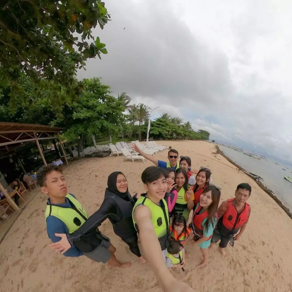 kedekatan putri delina dan keluarga jeffry © Instagram