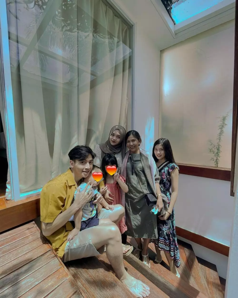 kedekatan putri delina dan keluarga jeffry © Instagram