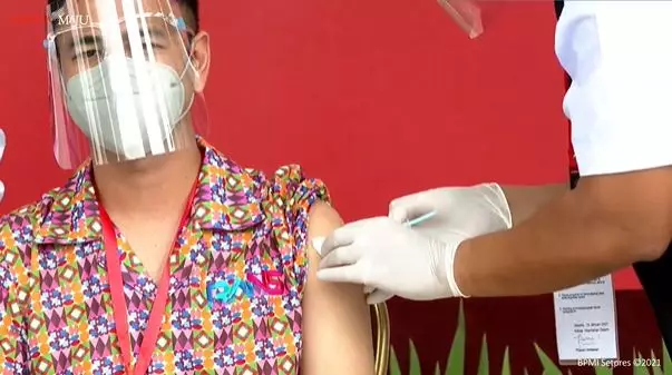 Raffi Ahmad divaksin © 2021 brilio.net Raffi Ahmad divaksin © 2021 brilio.net