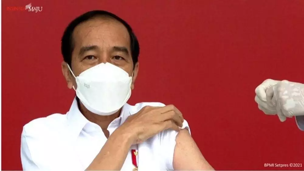 momen jokowi vaksinasi covid-19 © YouTube