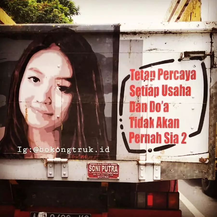 Potret pesinetron jadi gambar bak truk © Instagram Potret pesinetron jadi gambar bak truk © Instagram