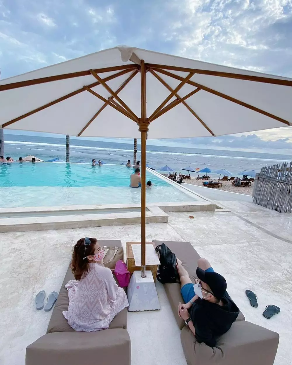 Momen bulan madu Rosiana Dewi dan Handika Pratama © 2021 brilio.net Momen bulan madu Rosiana Dewi dan Handika Pratama © 2021 brilio.net