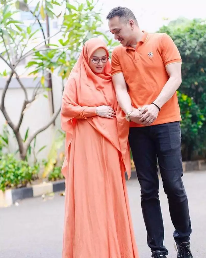 Perjuangan pasangan seleb mendapat restu © 2021 brilio.net Perjuangan pasangan seleb mendapat restu © 2021 brilio.net