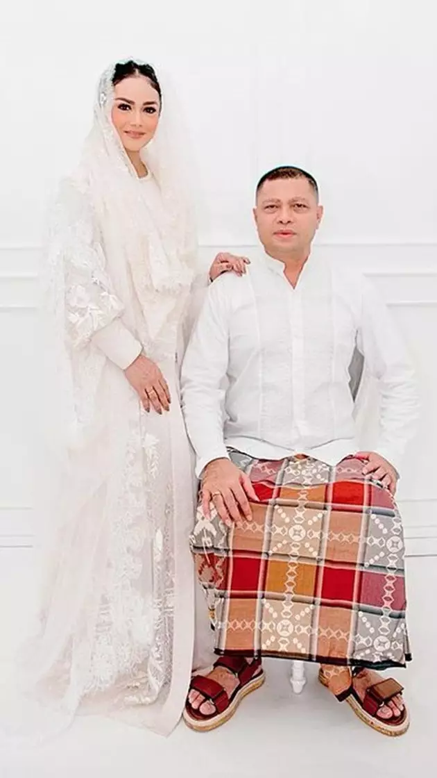 seleb tetap kerja meski suami pengusaha © Instagram