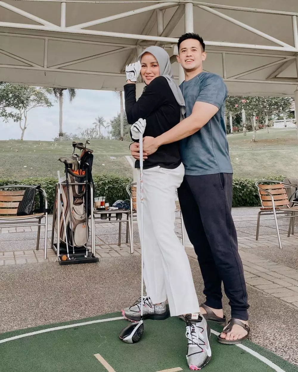 seleb tetap kerja meski suami pengusaha © Instagram