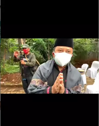 Momen pemakaman Syekh Ali Jaber © 2021 brilio.net Momen pemakaman Syekh Ali Jaber © 2021 brilio.net