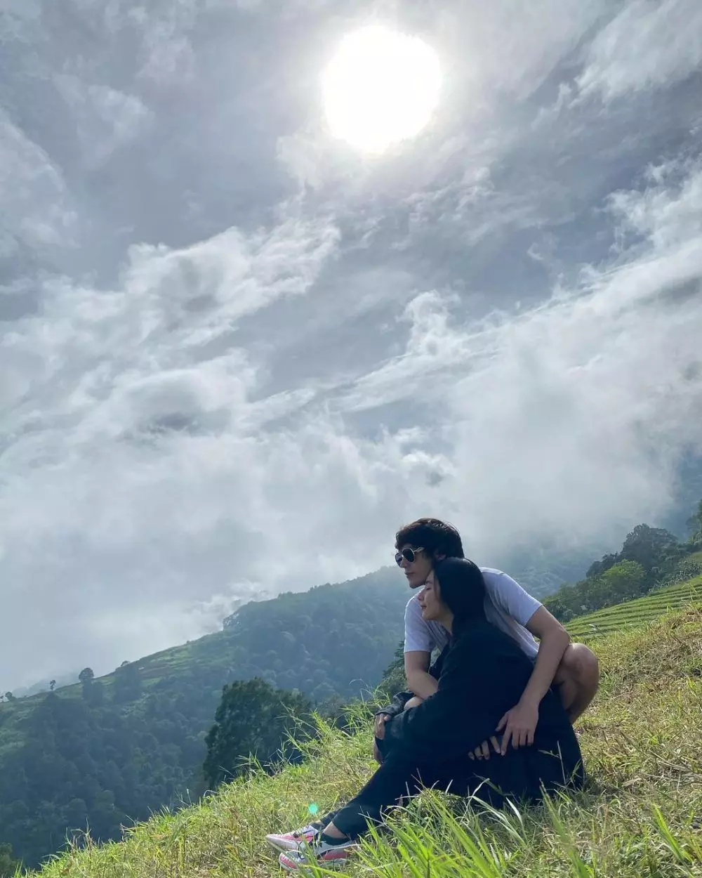 momen kemesraan Dinda Kirana dan Naufal Samudra © 2021 brilio.net