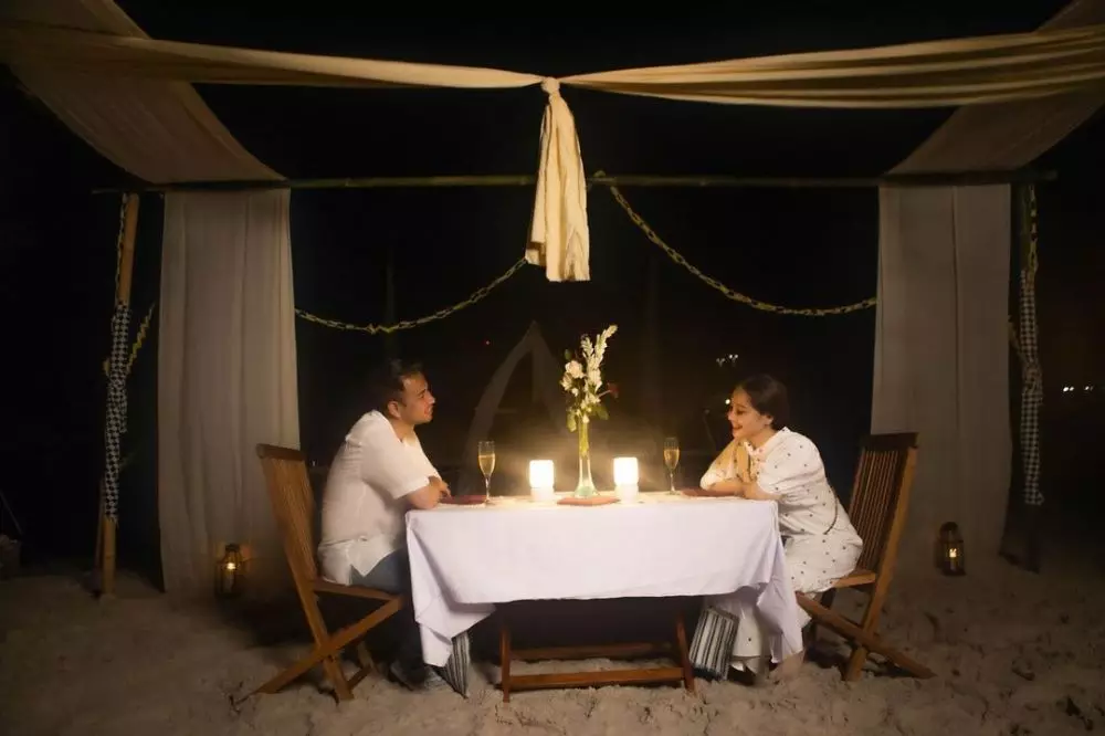 Seleb saat dinner romantis © 2021 brilio.net