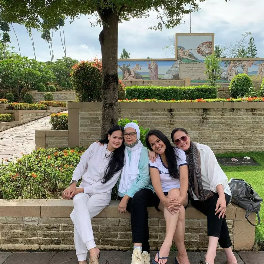 Gaya keseharian Donna Harun © Instagram