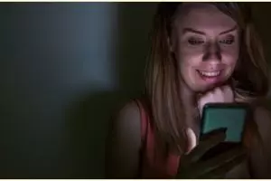 40 Kata-kata selamat malam romantis, bisa menguatkan hubungan