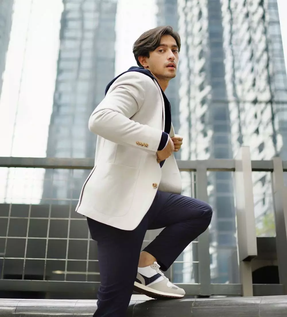 Omar Daniel dengan rambut baru © 2021 brilio.net Omar Daniel dengan rambut baru © 2021 brilio.net