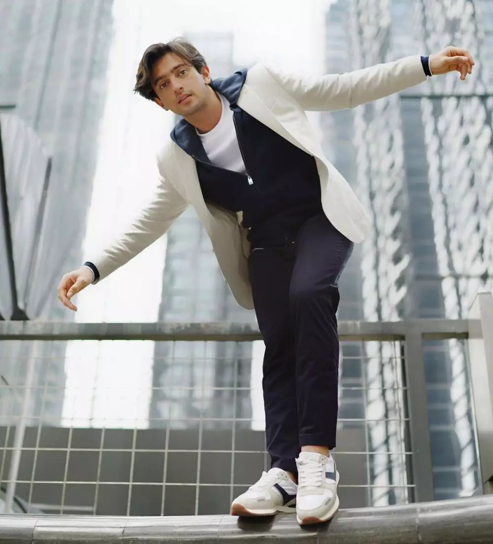 Omar Daniel dengan rambut baru © 2021 brilio.net Omar Daniel dengan rambut baru © 2021 brilio.net