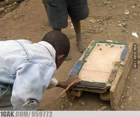 potret orang main biliar © Berbagai Sumber