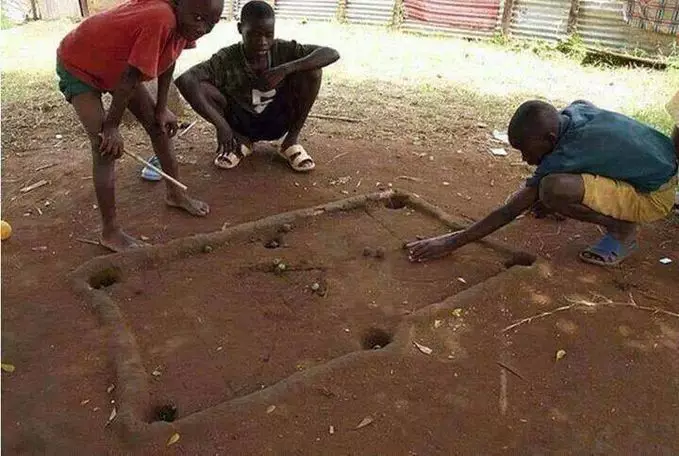 potret orang main biliar © Berbagai Sumber