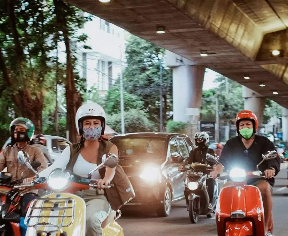 Potret Awkarin saat motoran bareng mantan Instagram