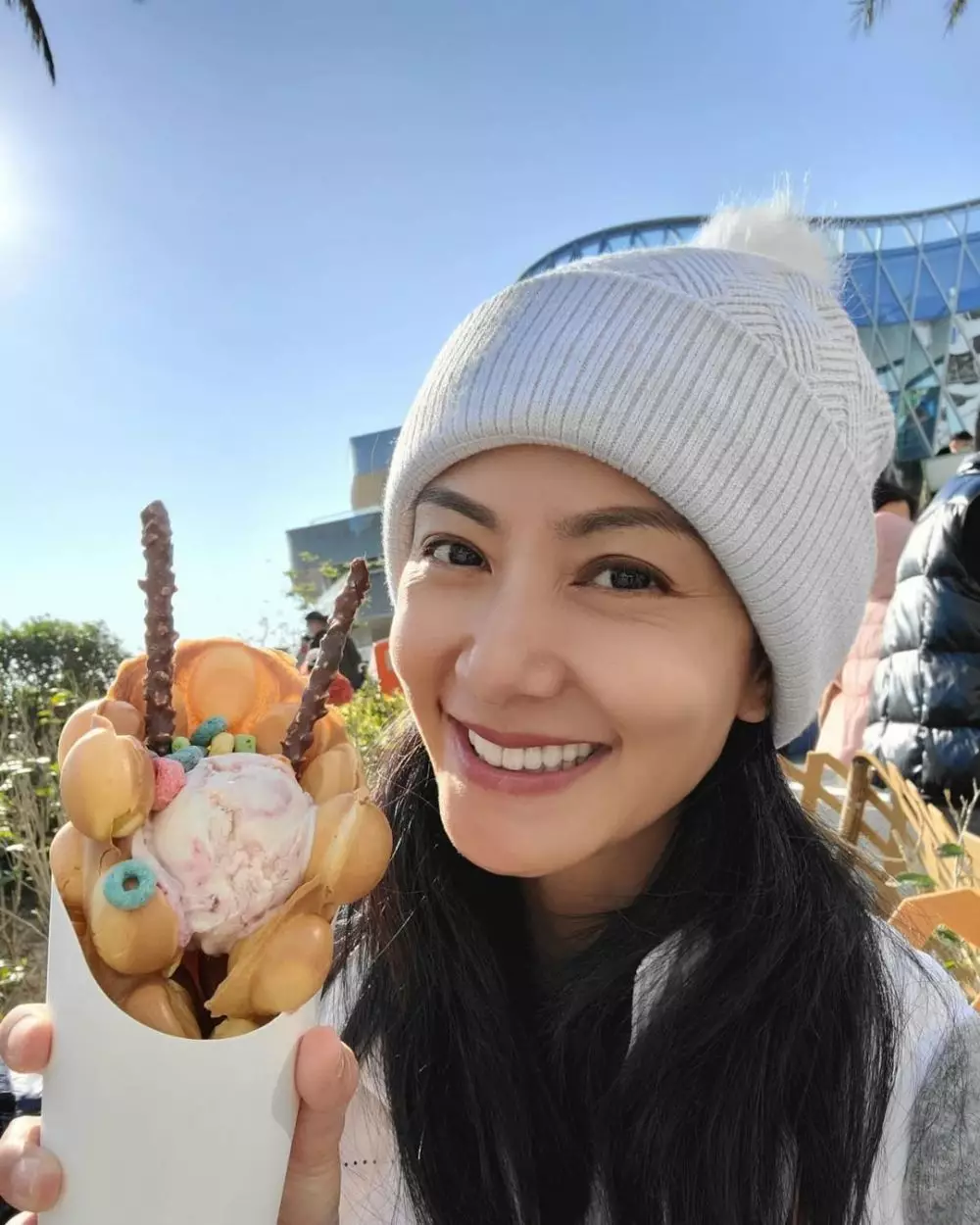 Pesona presenter cantik usia hampir setengah muda Instagram