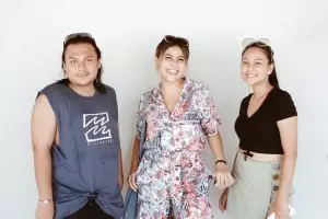 9 Potret persahabatan selebgram Keanu dan Awkarin, bak kakak beradik