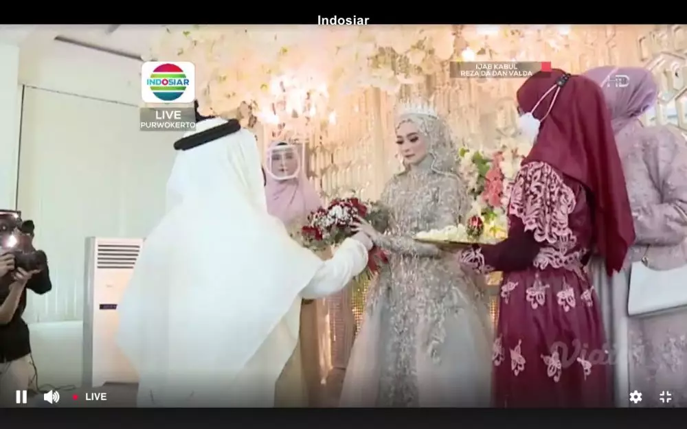 Momen akad nikah Reza D'Academy dan Valda Alviana © 2021 brilio.net Momen akad nikah Reza D'Academy dan Valda Alviana © 2021 brilio.net