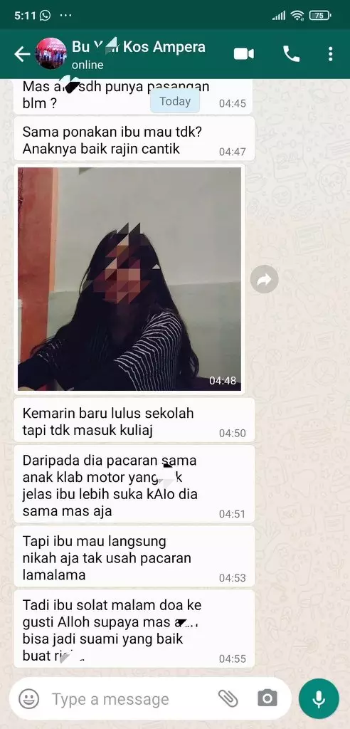 Chat tanya dari ibu kos © Twitter Chat tanya dari ibu kos © Twitter