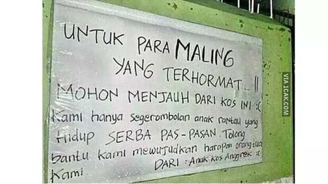 tulisan di pagar lucu © 2021 brilio.net