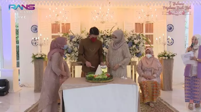 syukuran tujuh bulanan zaskia sungkar © YouTube