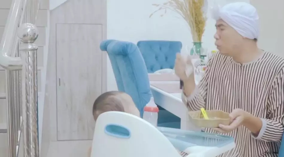 rumah Arif mak beti © YouTube