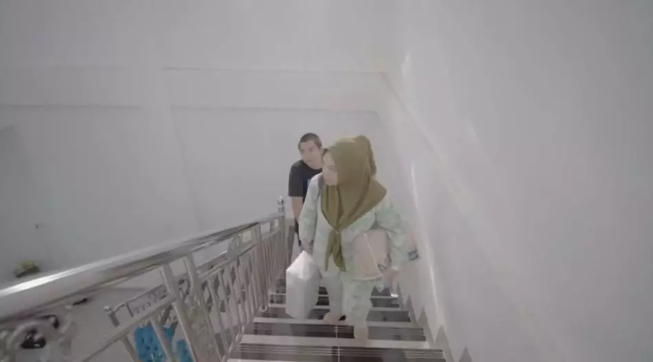 rumah Arif mak beti © YouTube