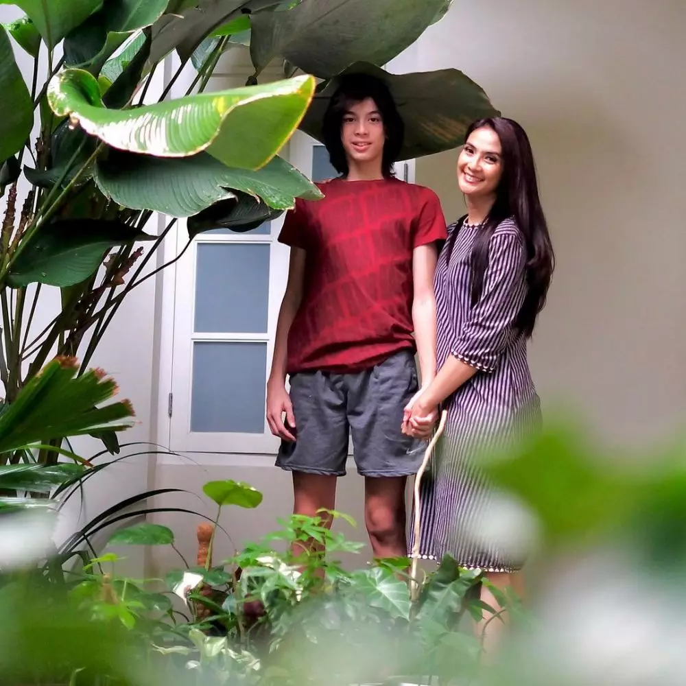 Pesona anak tunggal seleb sudah besar © Instagram