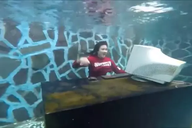 foto pose dalam air Berbagai sumber