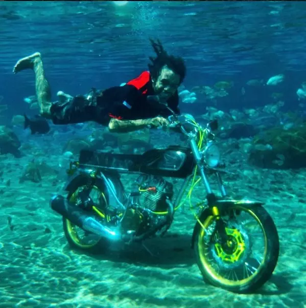 foto pose dalam air Berbagai sumber