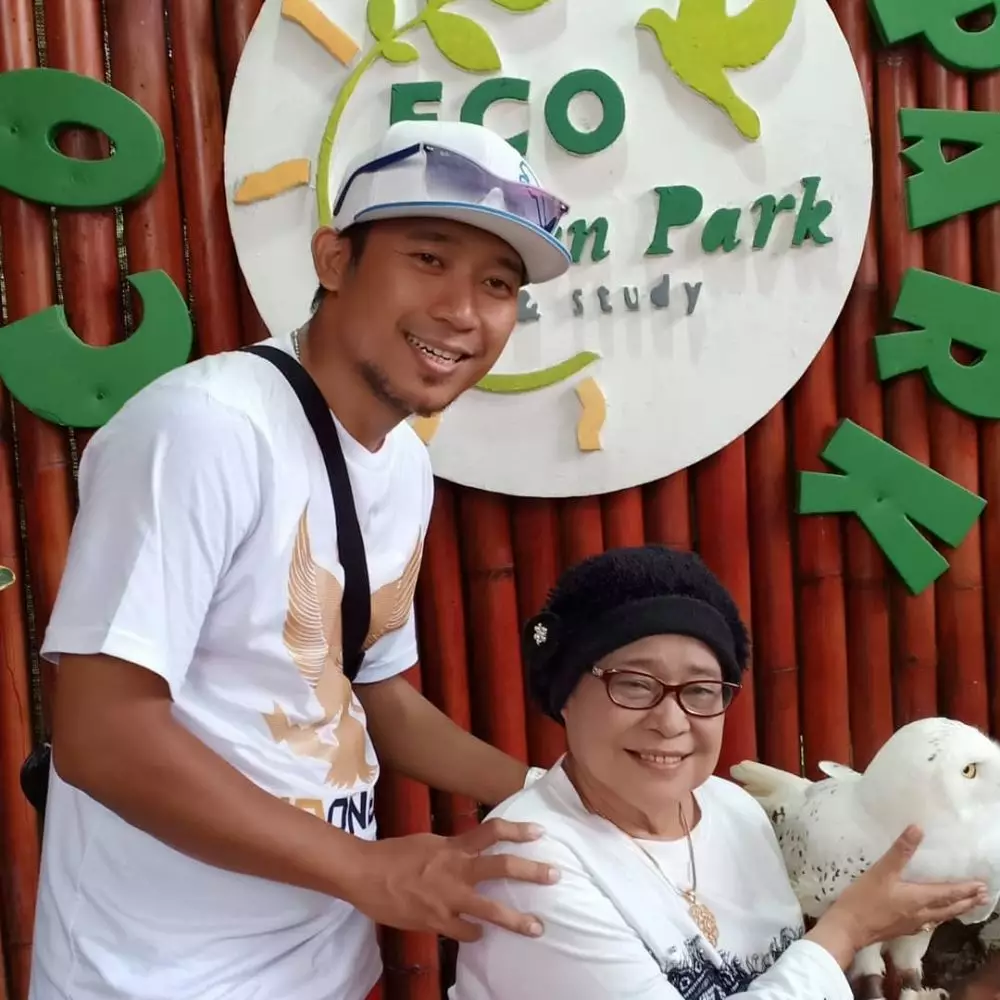 potret kenangan Denny dan ibu © Instagram