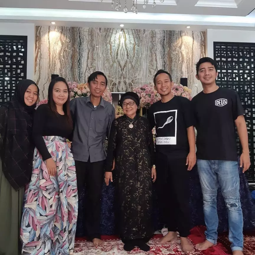 potret kenangan Denny dan ibu © Instagram