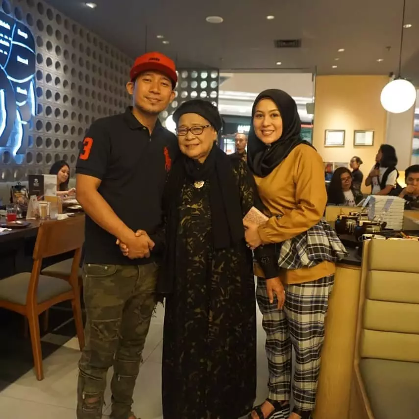 potret kenangan Denny dan ibu © Instagram