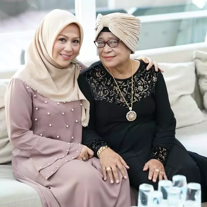 potret kenangan Denny dan ibu © Instagram