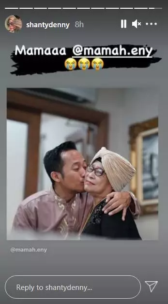 potret kenangan Denny dan ibu © Instagram