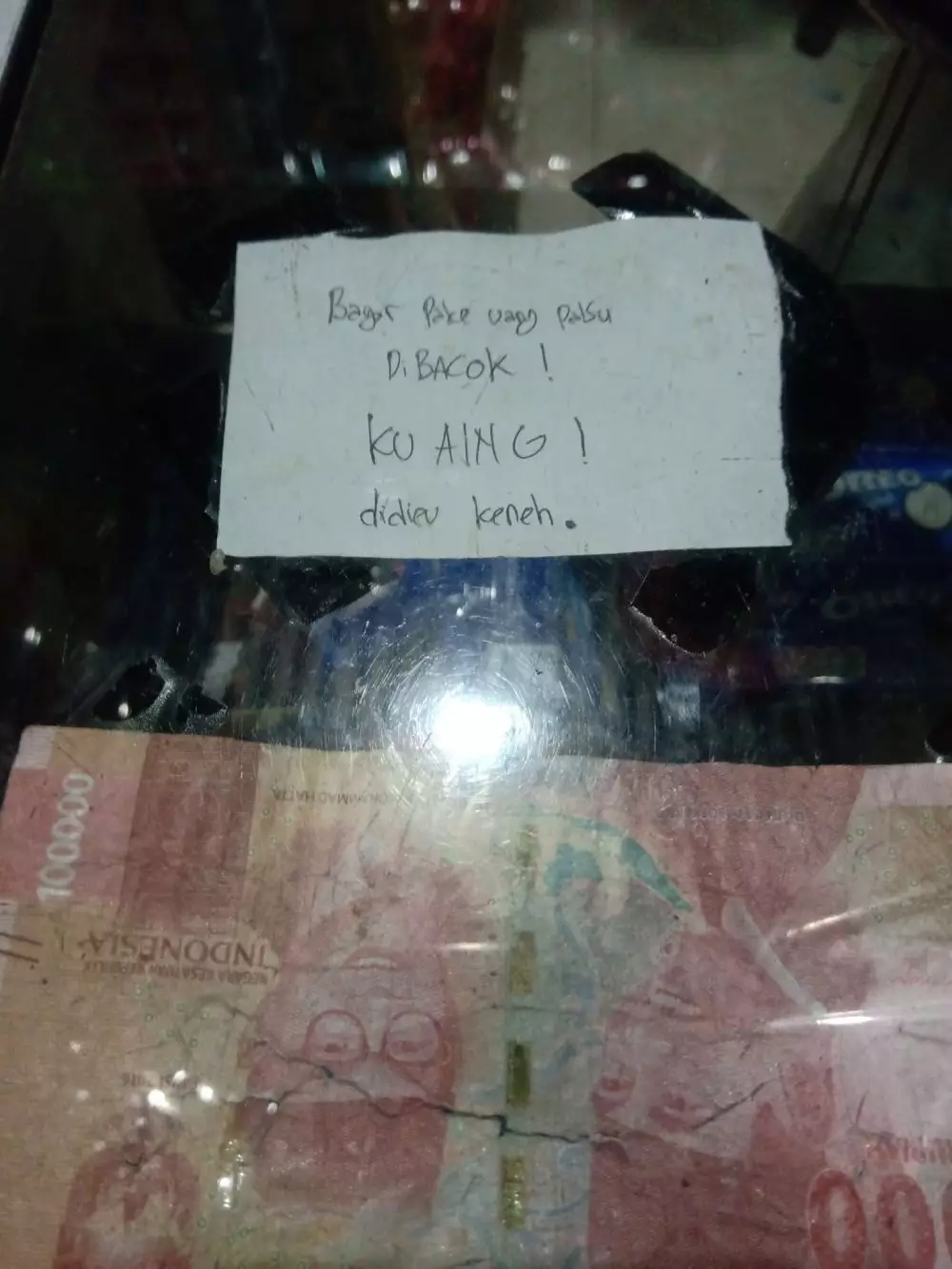 Pengumuman di warung kelontong © berbagai sumber