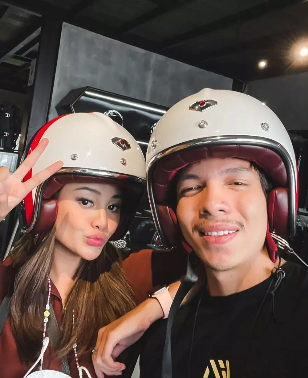 atta naik vespa bareng aurel © Berbagai Sumber atta naik vespa bareng aurel © Berbagai Sumber