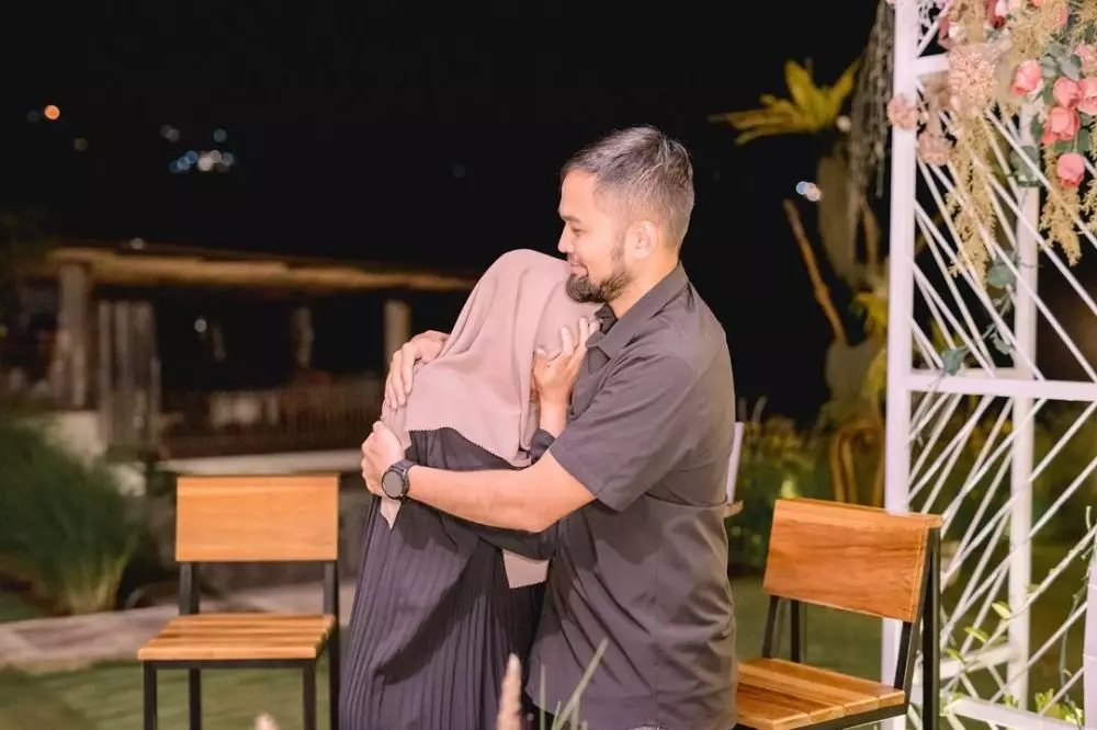 kejutan Wisnu untuk Shireen © 2021 brilio.net kejutan Wisnu untuk Shireen © 2021 brilio.net