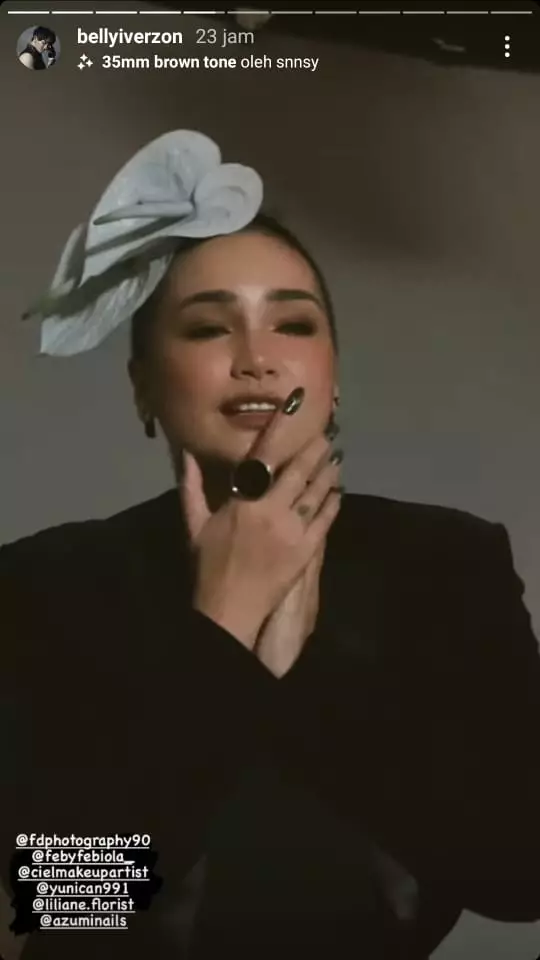 Pemotretan Feby kepala plontos © Instagram Pemotretan Feby kepala plontos © Instagram