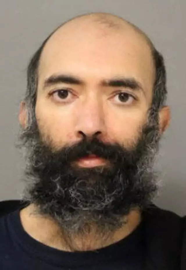 tinggal 3 bulan di bandara Berbagai sumber