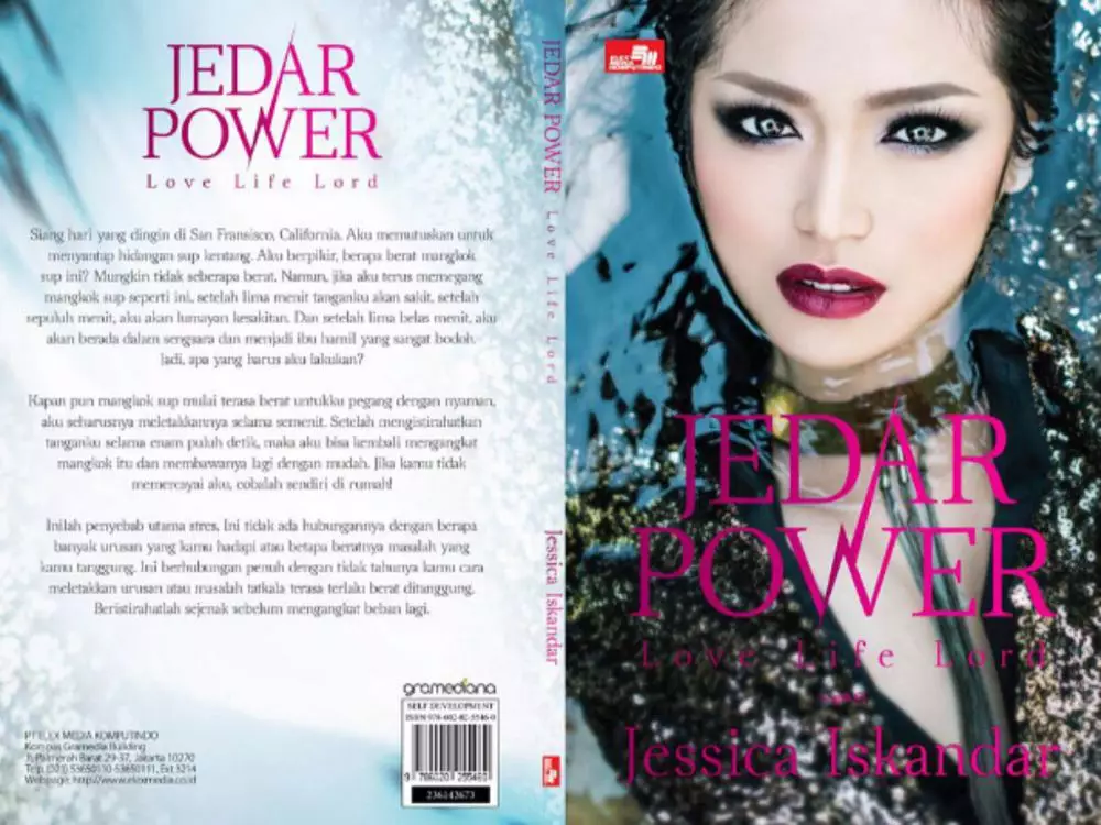 seleb cantik Tanah Air sukses terbitkan buku Berbagai sumber