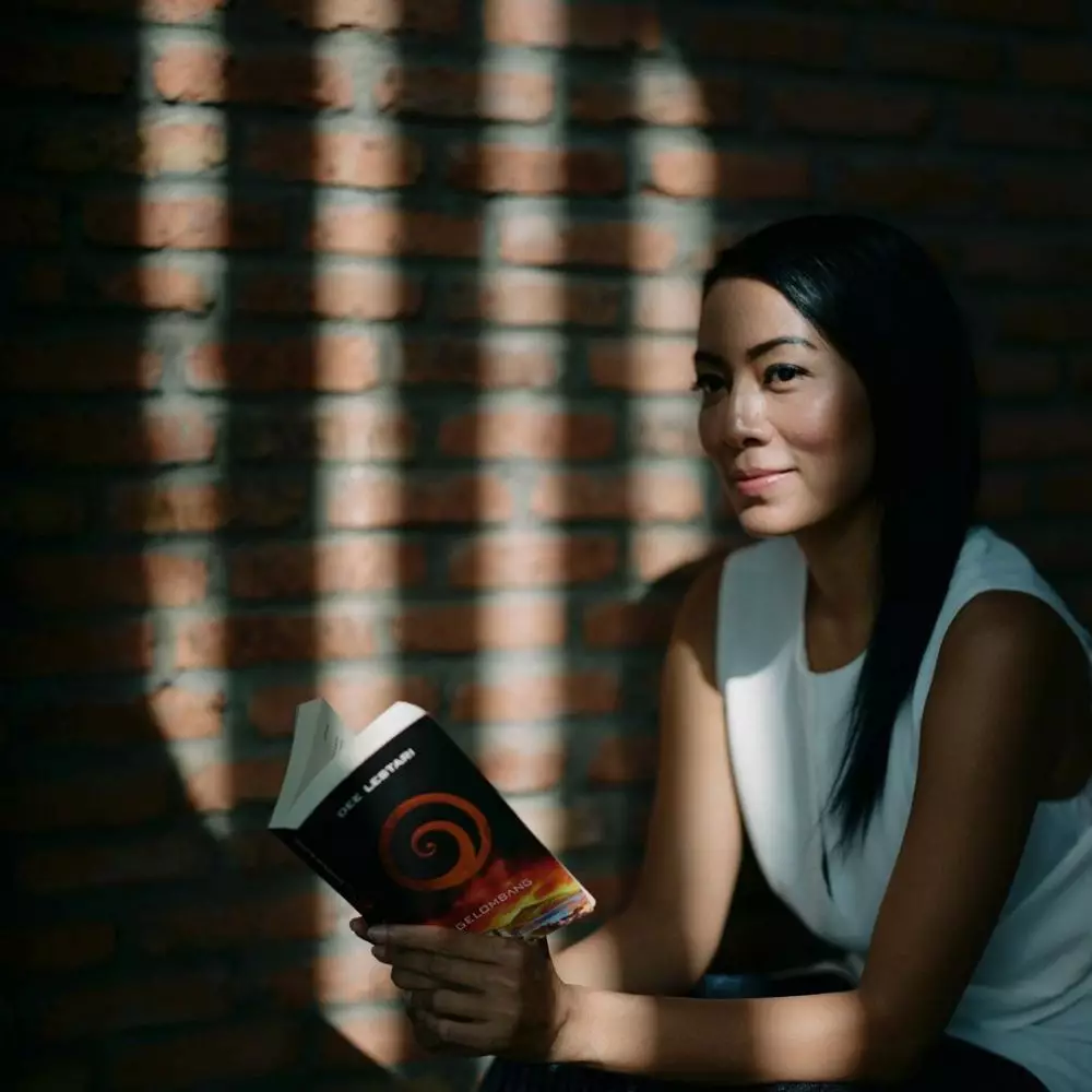 seleb cantik Tanah Air sukses terbitkan buku Berbagai sumber