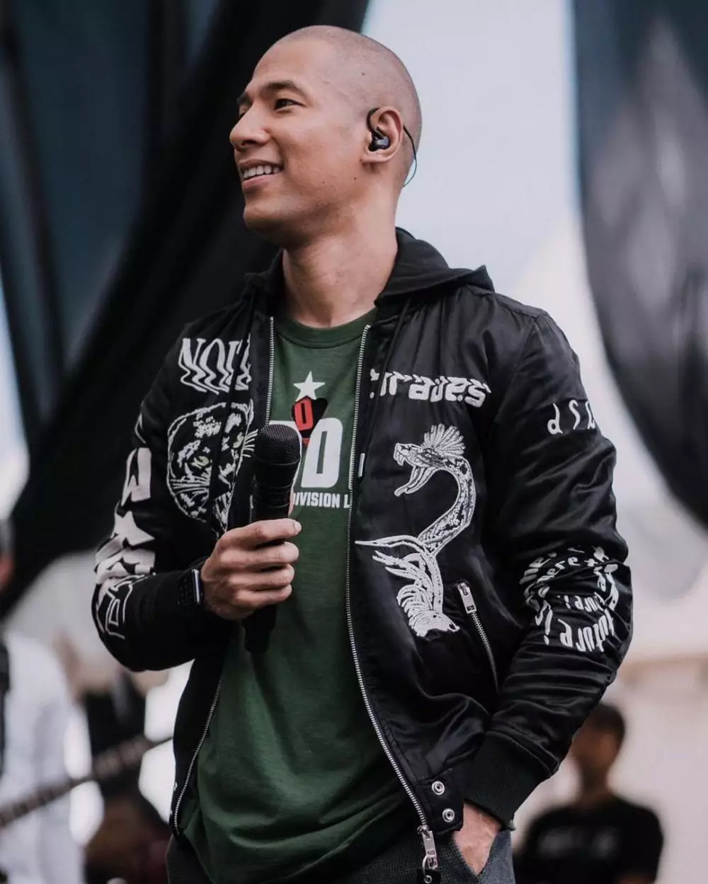 pesona penyanyi pria usia 40an © Instagram