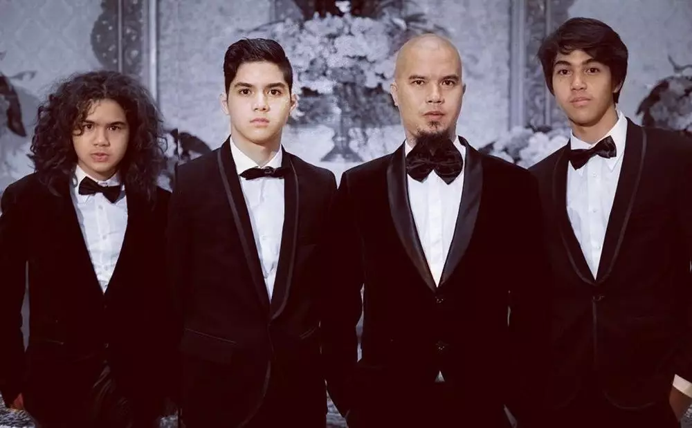 kebersamaan seleb dan putranya © Instagram kebersamaan seleb dan putranya © Instagram