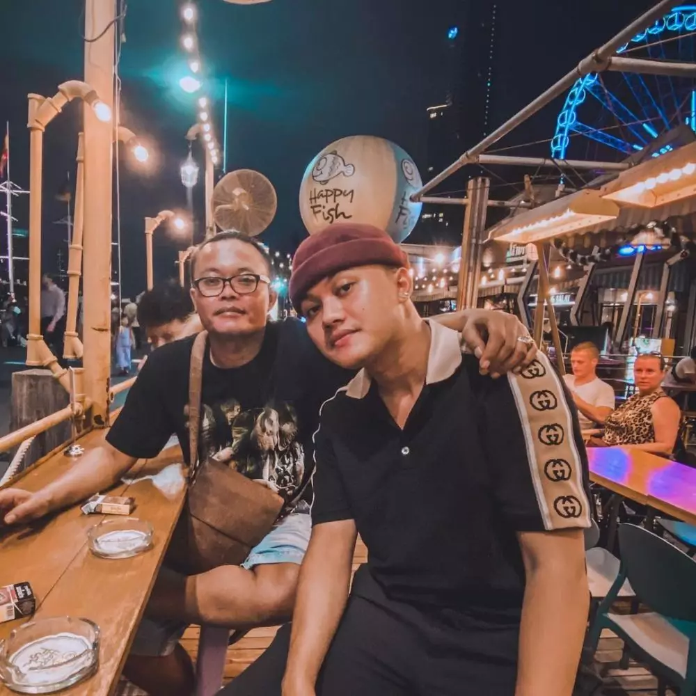 kebersamaan seleb dan putranya © Instagram kebersamaan seleb dan putranya © Instagram