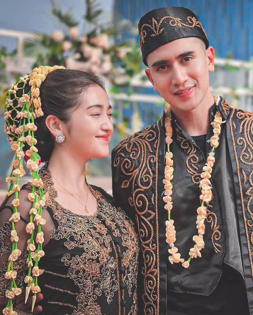Verrel Bramasta dan Ranty Maria pakai baju pengantin © Istimewa Verrel Bramasta dan Ranty Maria pakai baju pengantin © Istimewa