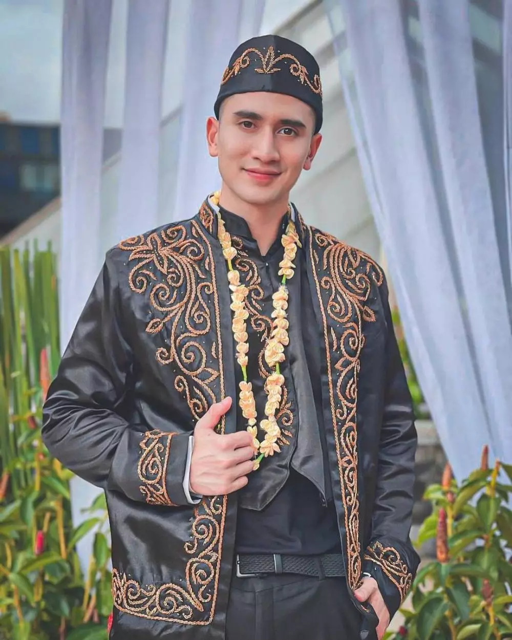 Verrel Bramasta dan Ranty Maria pakai baju pengantin © Istimewa Verrel Bramasta dan Ranty Maria pakai baju pengantin © Istimewa